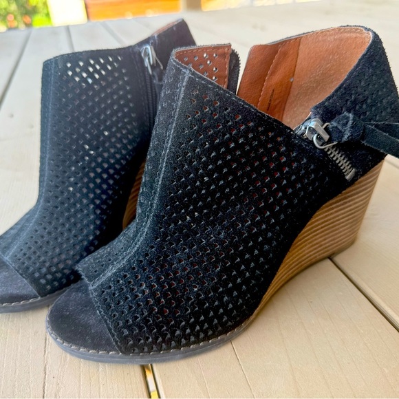 Lucky Brand Jabilo Suede Booties sz 8.5 - Picture 1 of 6